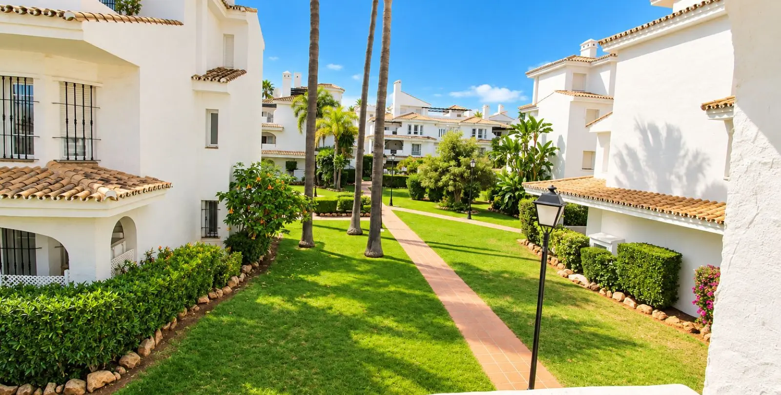 Sale of middle floor apartment in Nueva Andalucía 18