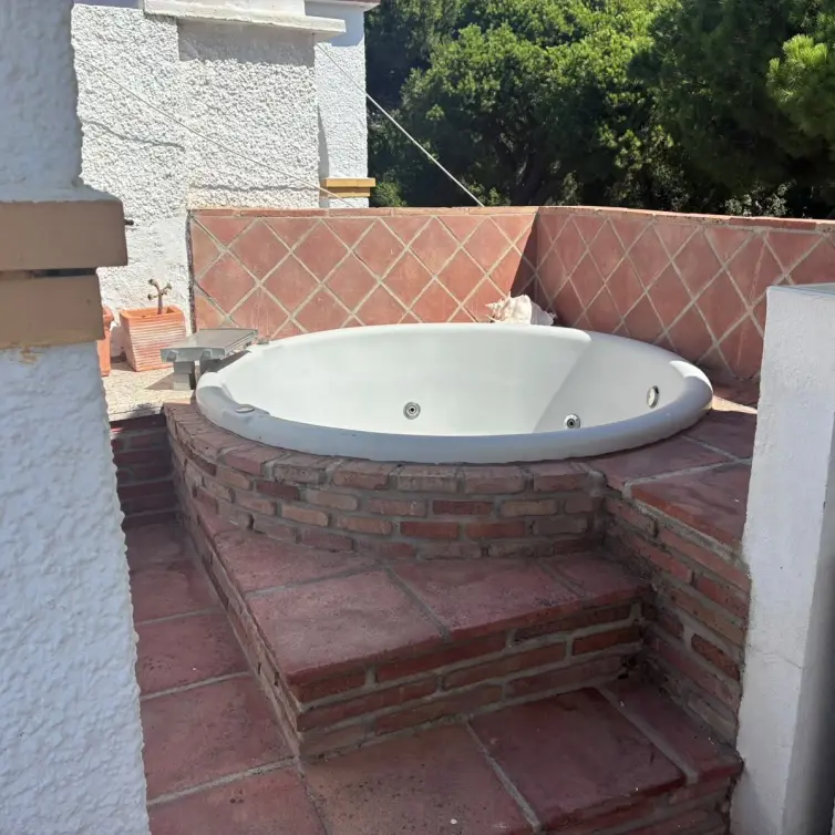Venta de apartamento en planta media en Marbella