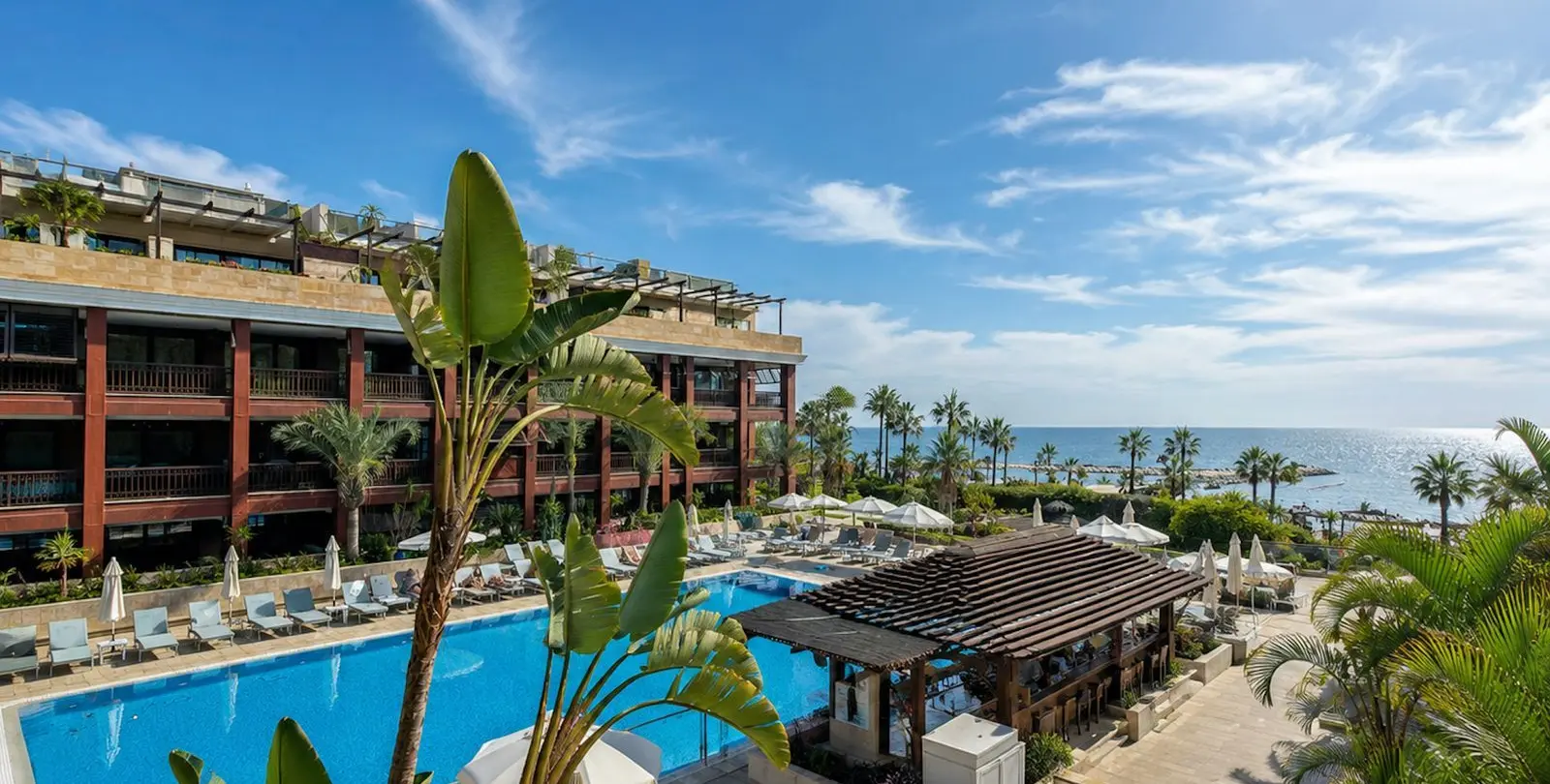 Sale of middle floor apartment in Puerto Banús 1