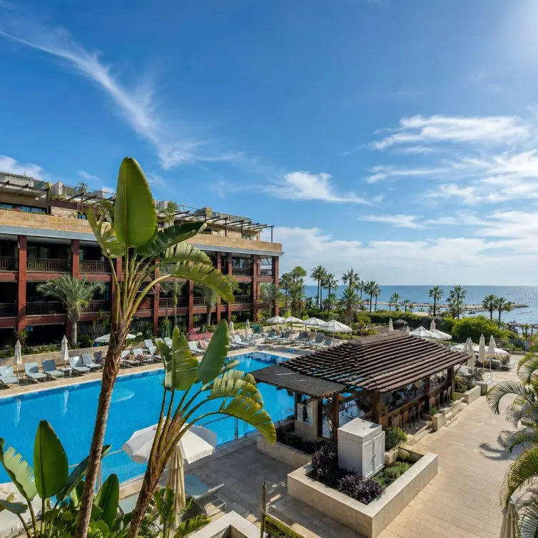 Venta de apartamento en planta media en Puerto Banús