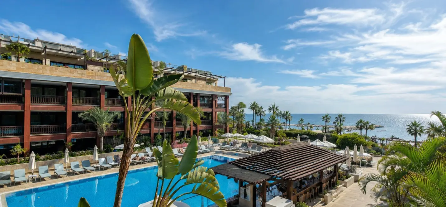 Sale of middle floor apartment in Puerto Banús 0