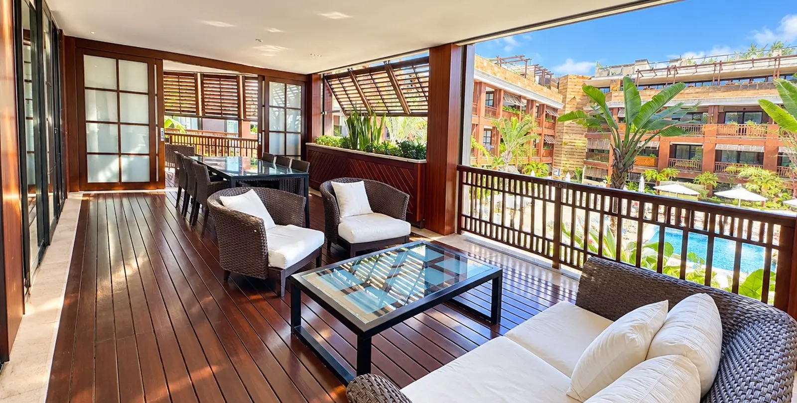Sale of middle floor apartment in Puerto Banús 2