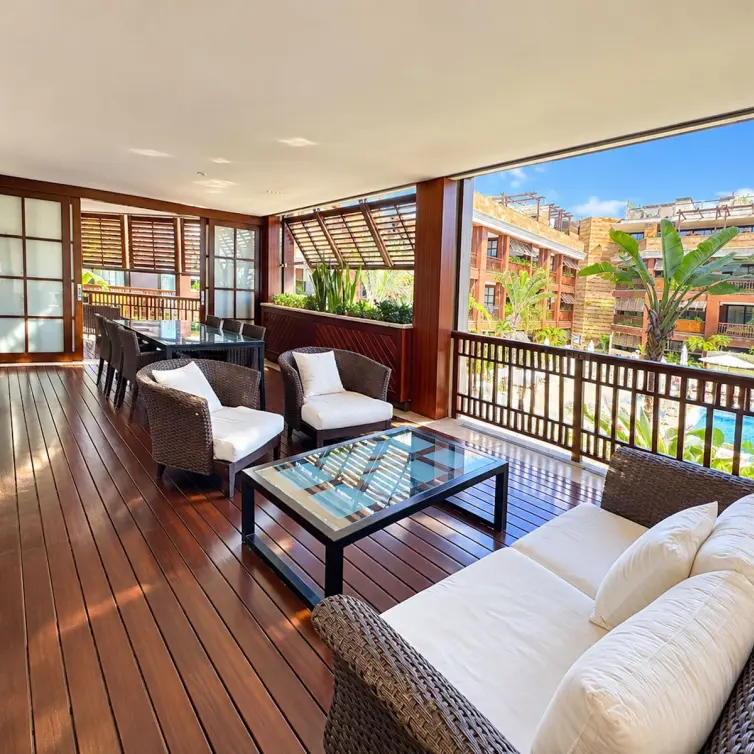 Venta de apartamento en planta media en Puerto Banús