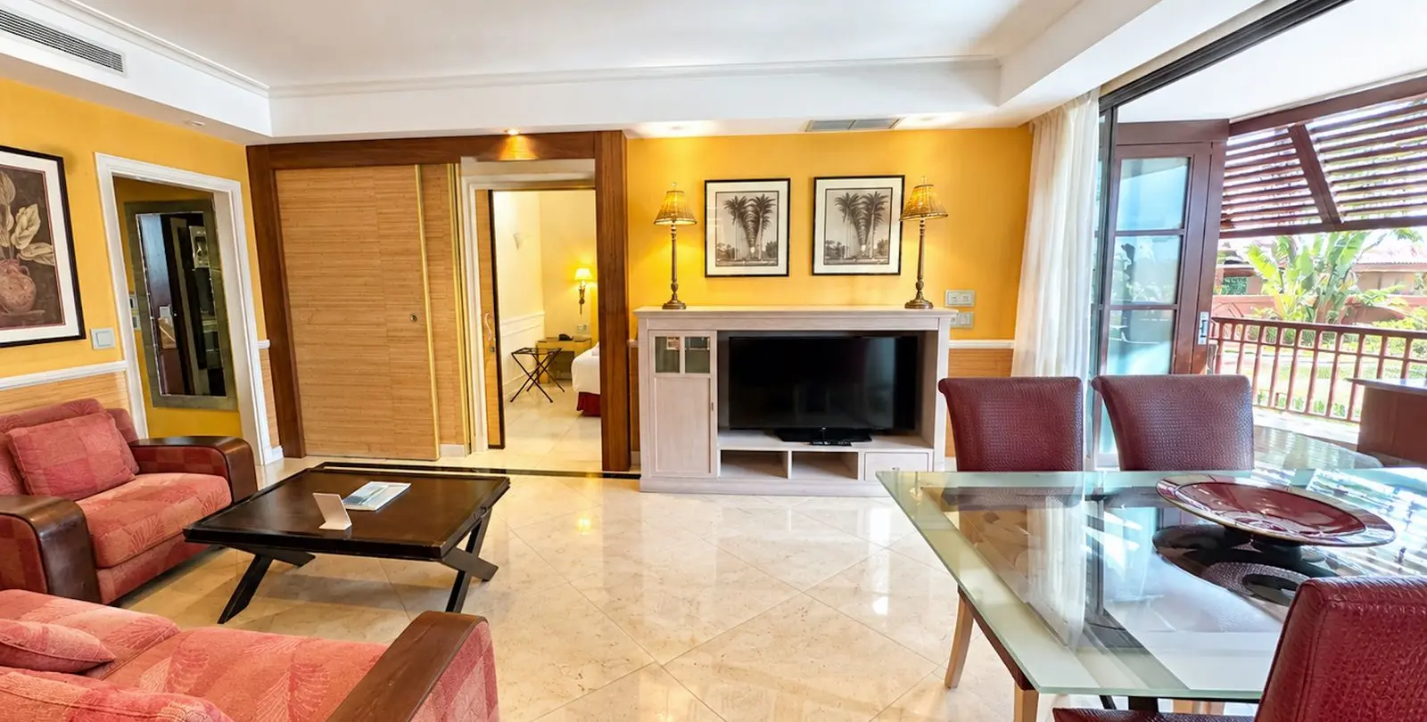 Sale of middle floor apartment in Puerto Banús 3