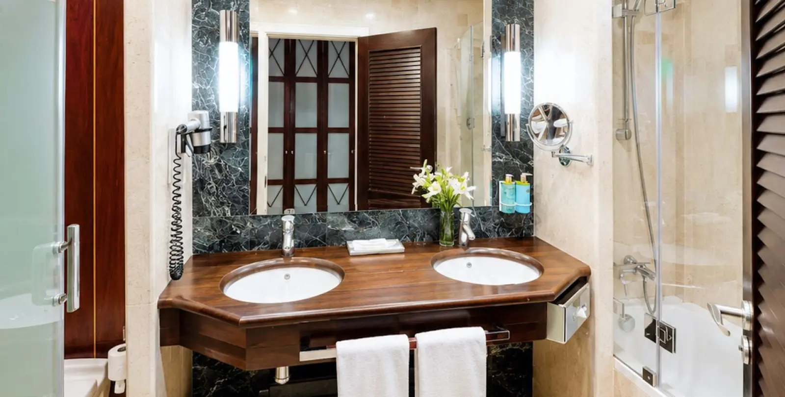 Sale of middle floor apartment in Puerto Banús 6