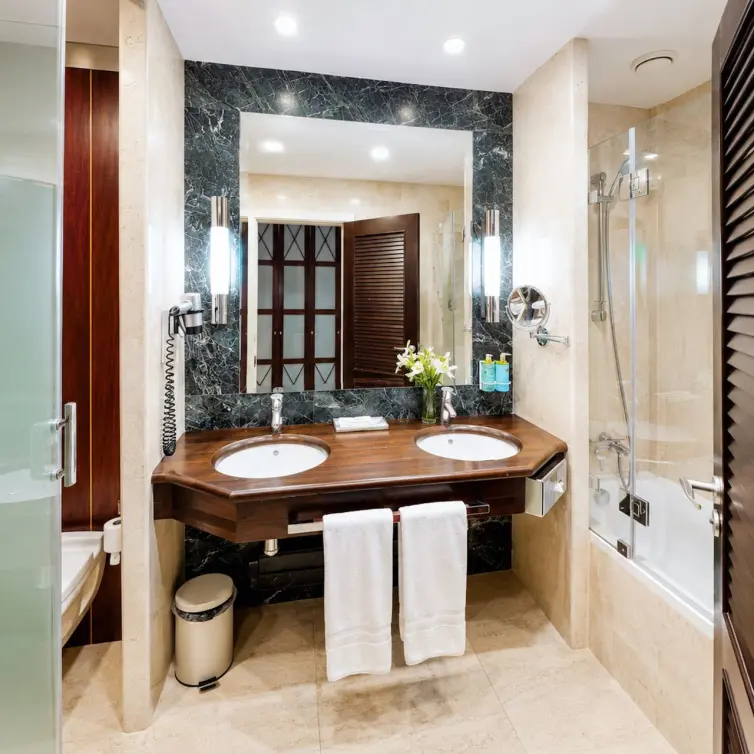 Venta de apartamento en planta media en Puerto Banús