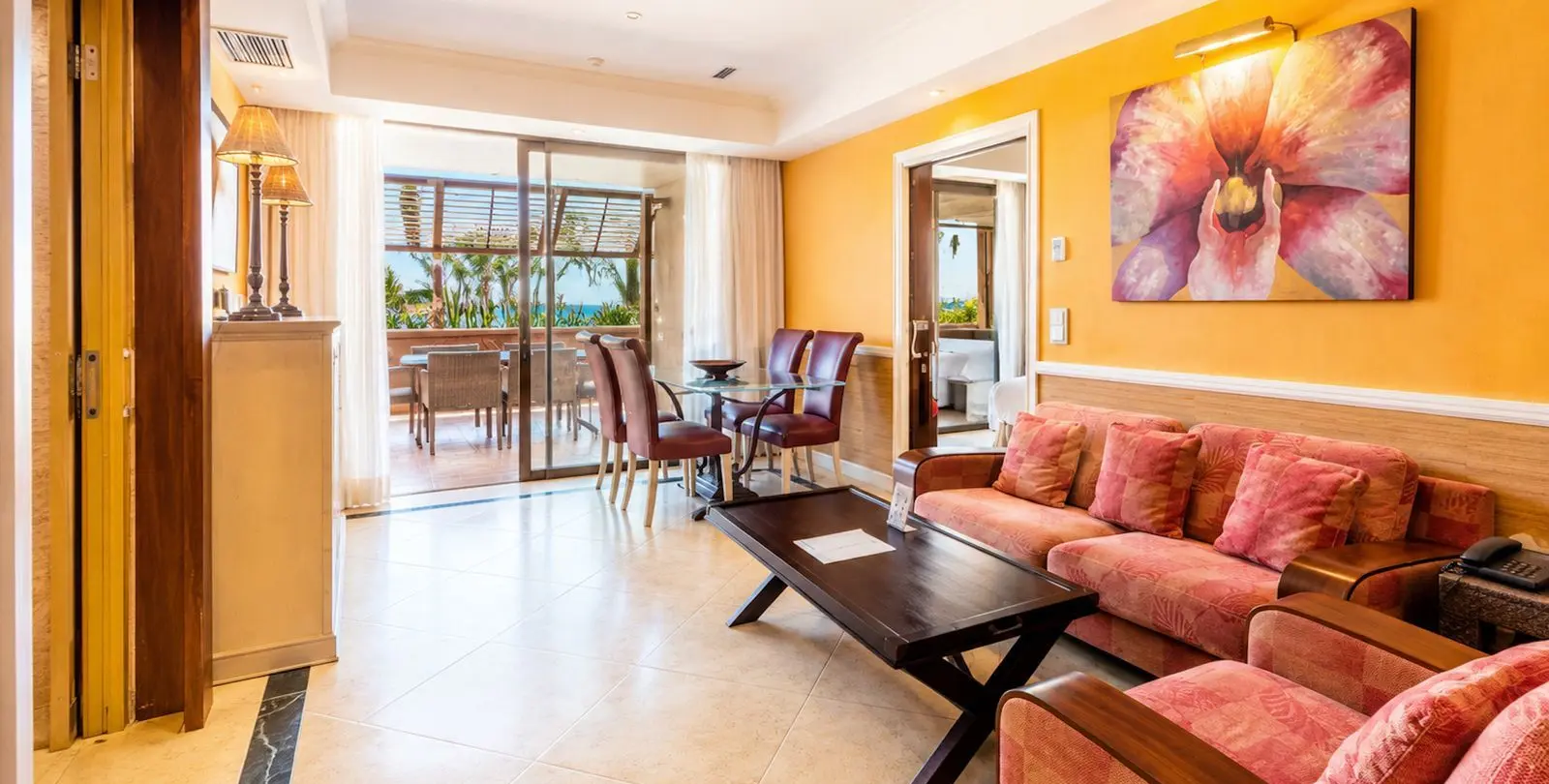 Sale of middle floor apartment in Puerto Banús 8
