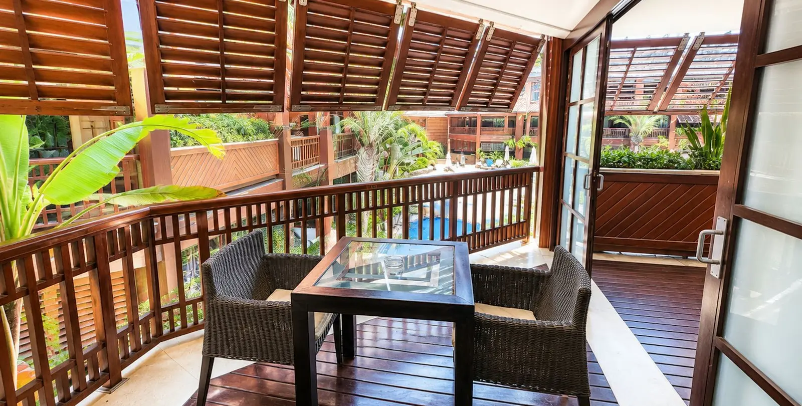 Sale of middle floor apartment in Puerto Banús 9