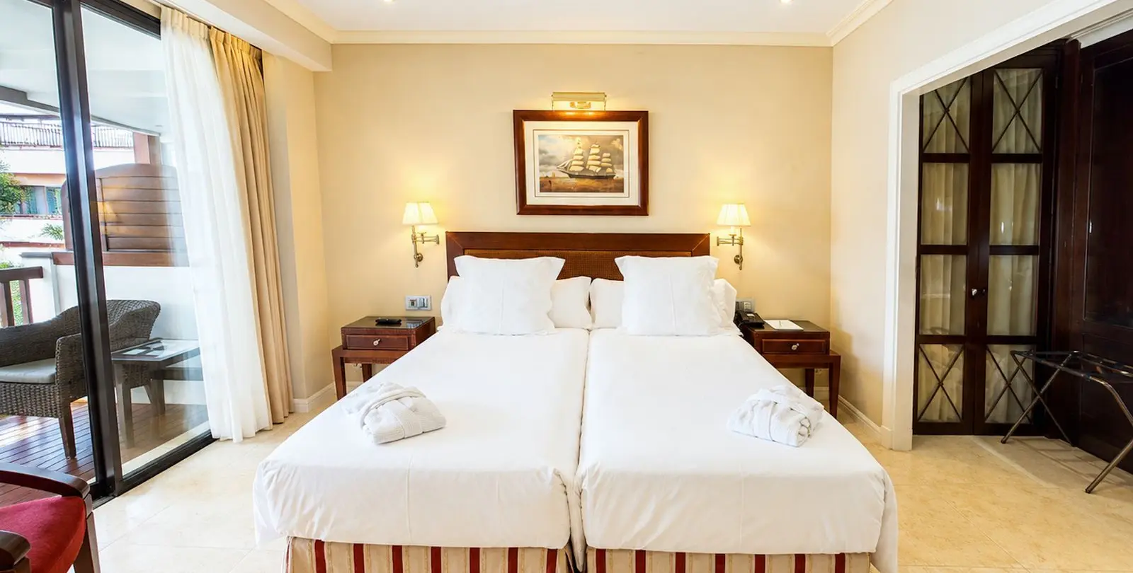 Sale of middle floor apartment in Puerto Banús 11