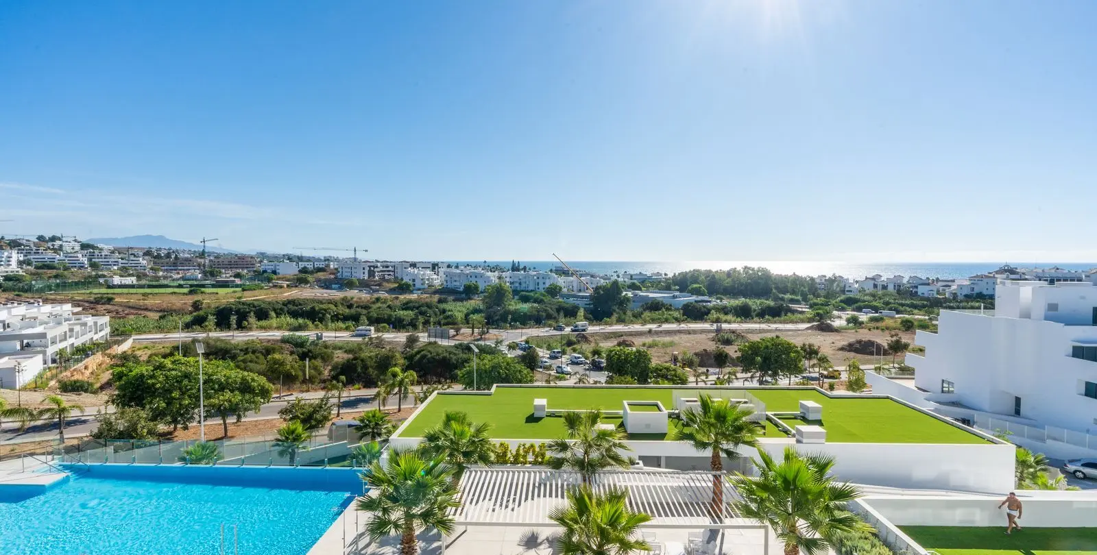 Sale of middle floor apartment in Estepona 5