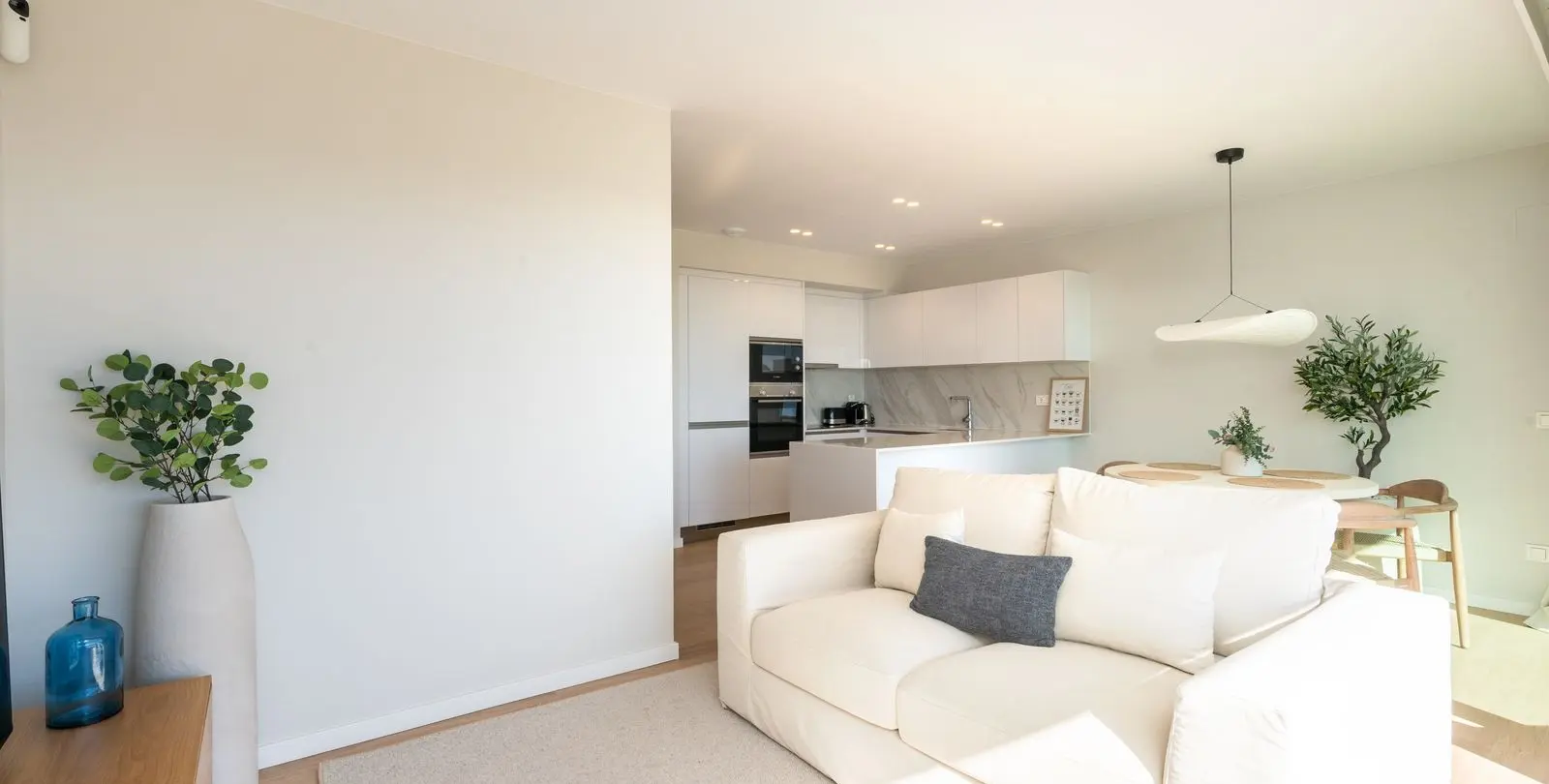 Sale of middle floor apartment in Estepona 8