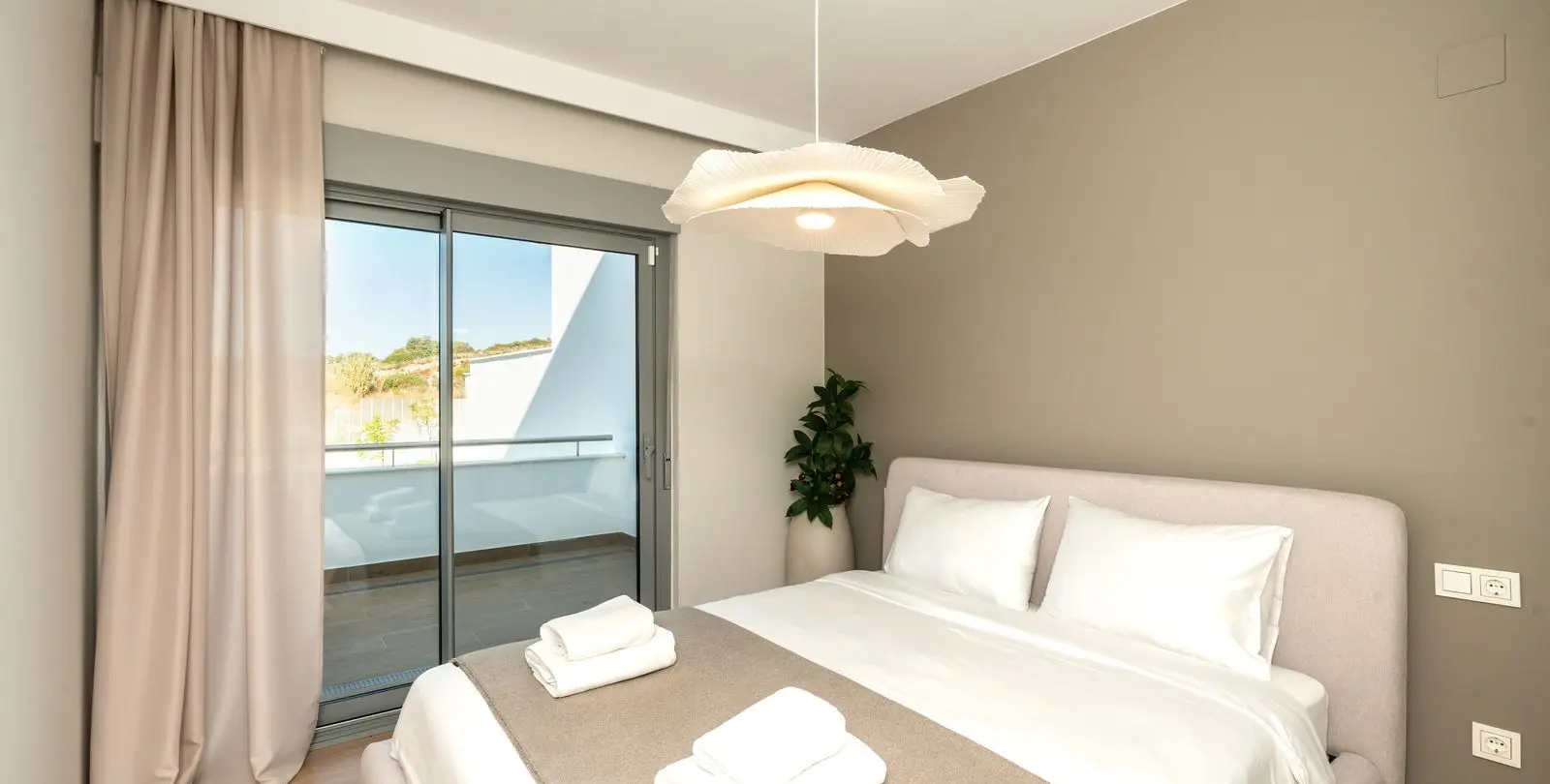 Sale of middle floor apartment in Estepona 11