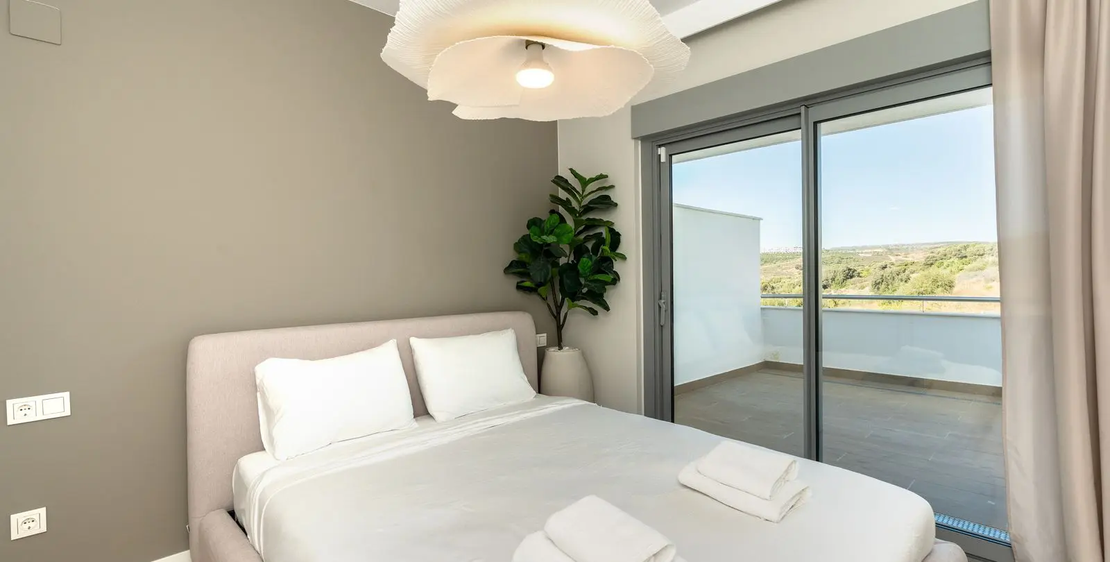 Sale of middle floor apartment in Estepona 12
