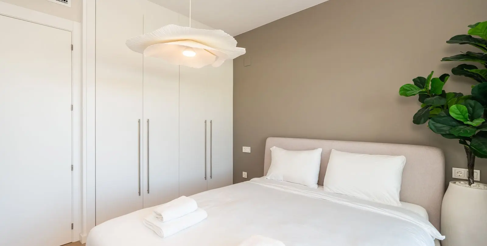 Sale of middle floor apartment in Estepona 13