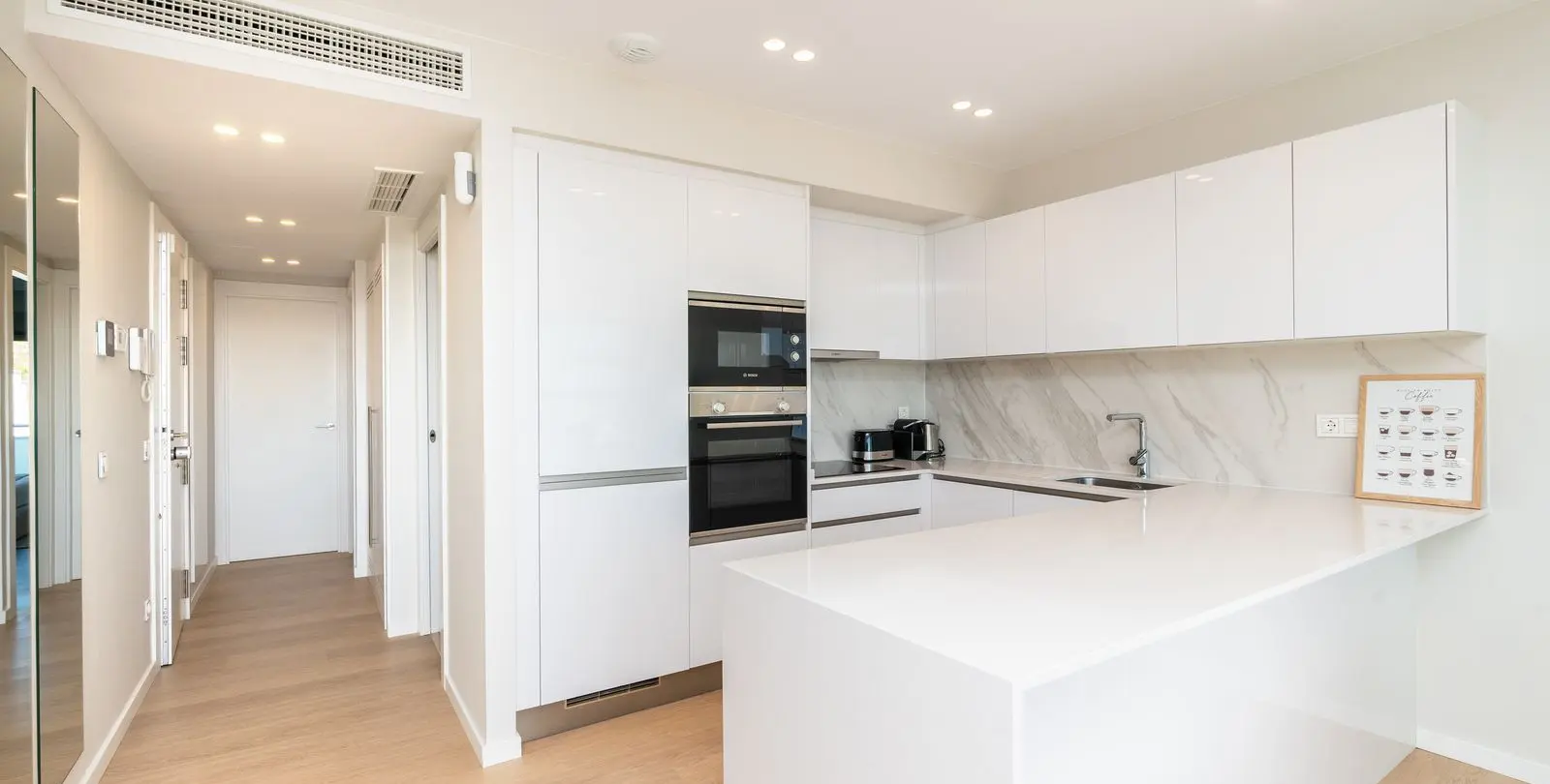 Sale of middle floor apartment in Estepona 14