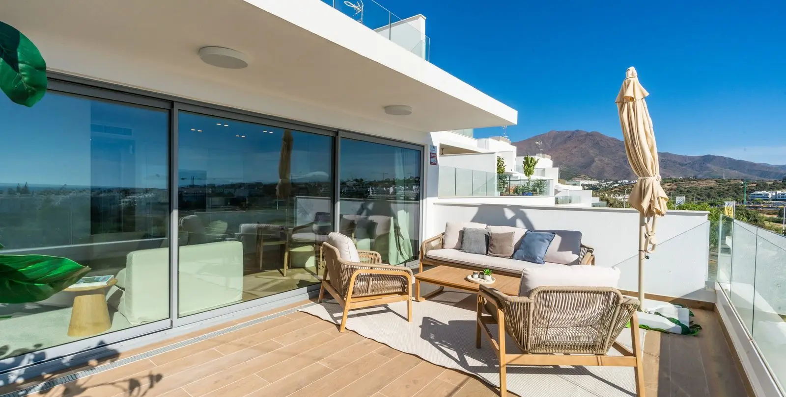 Sale of middle floor apartment in Estepona 16
