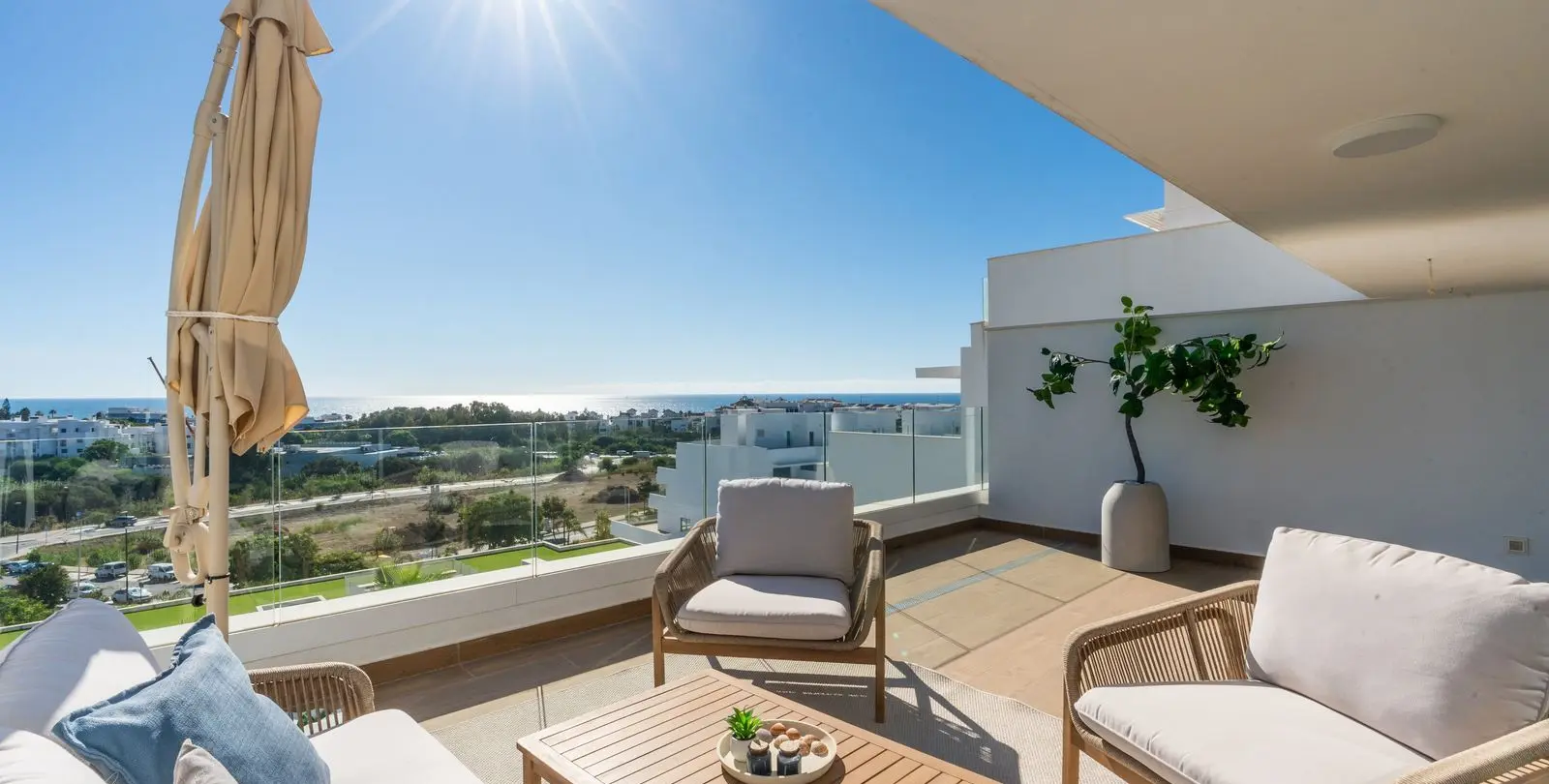 Sale of middle floor apartment in Estepona 17