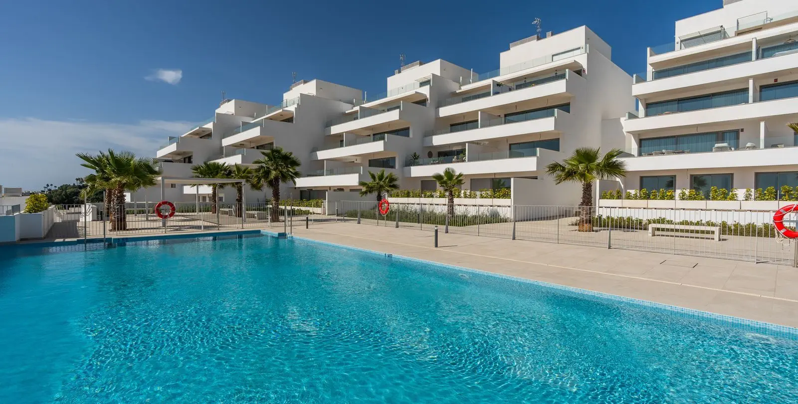 Sale of middle floor apartment in Estepona 21