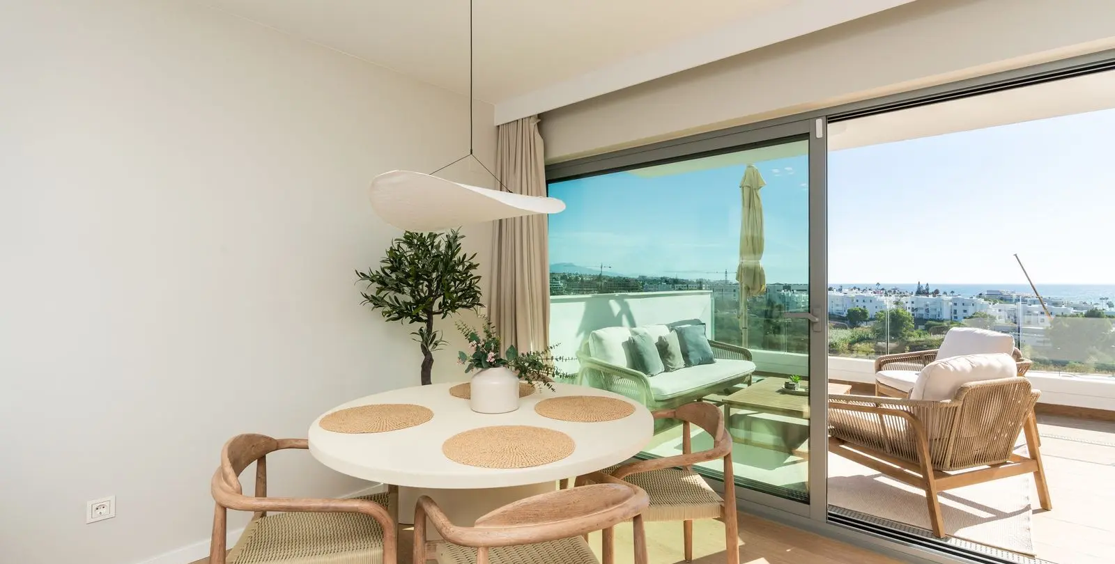 Sale of middle floor apartment in Estepona 22