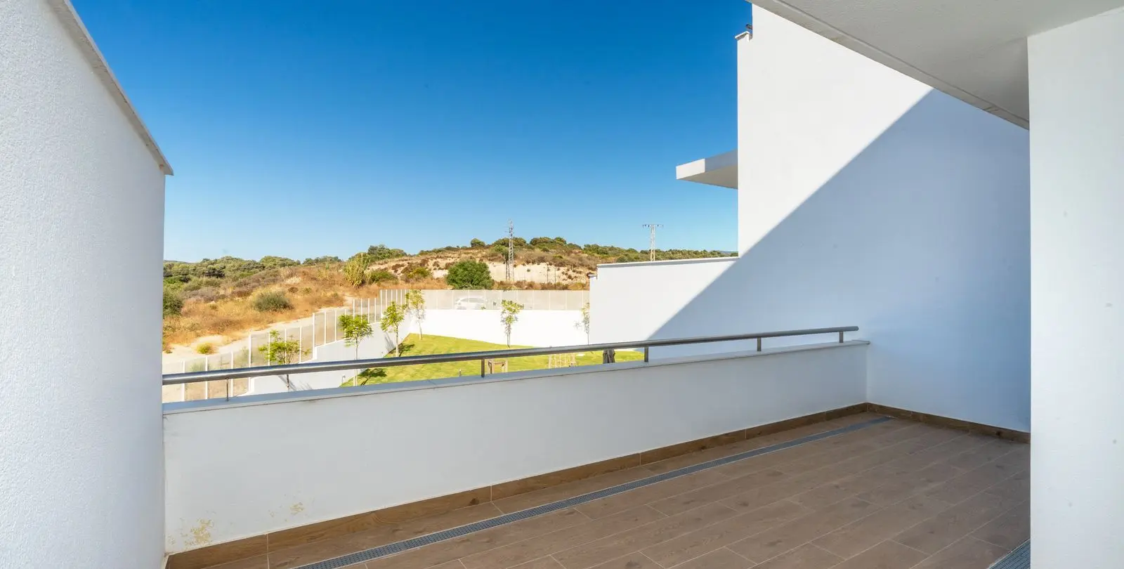 Sale of middle floor apartment in Estepona 24