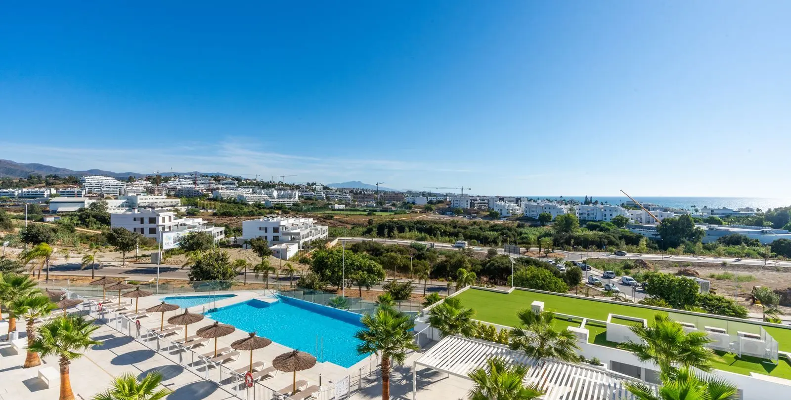 Sale of middle floor apartment in Estepona 33