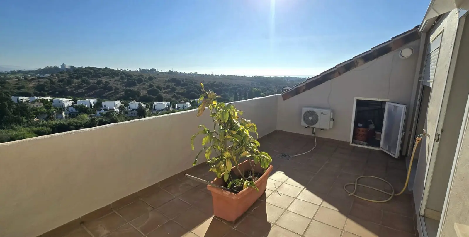 Sale of penthouse in Bel Air 18