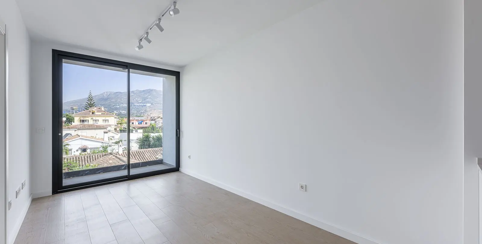 Sale of middle floor apartment in Los Boliches 16