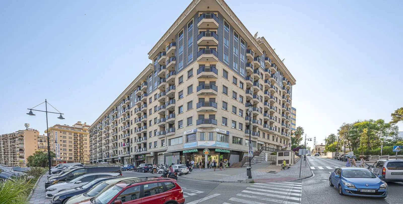 Sale of middle floor apartment in Los Boliches 36