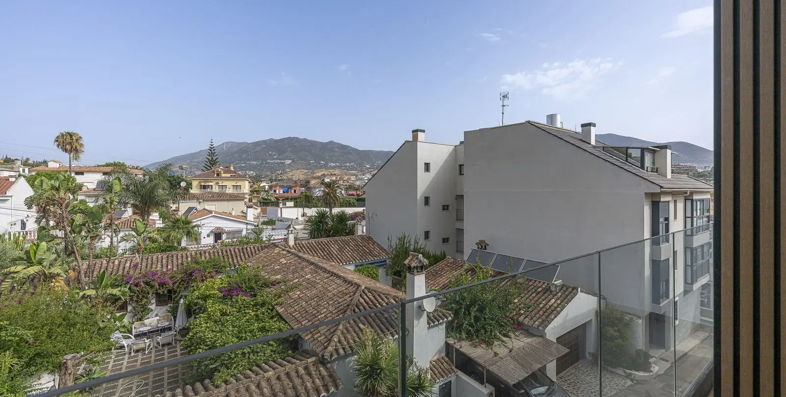 Sale of middle floor apartment in Los Boliches 37