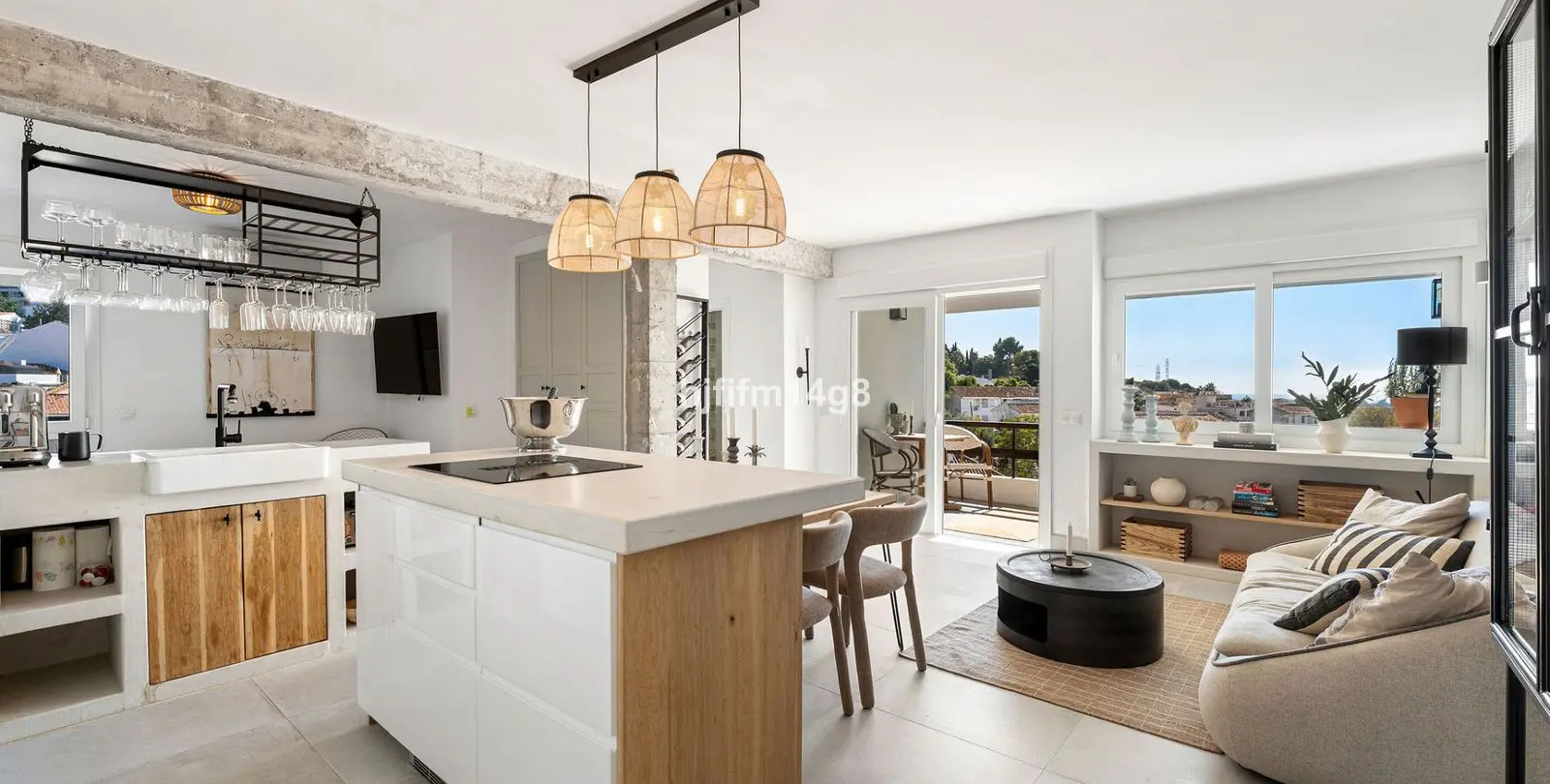 Sale of middle floor apartment in La Campana 1