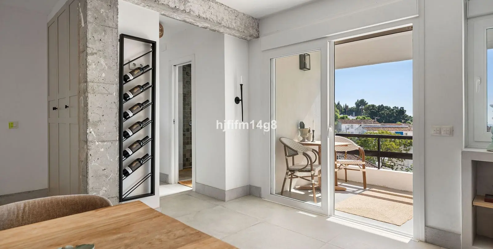 Sale of middle floor apartment in La Campana 2