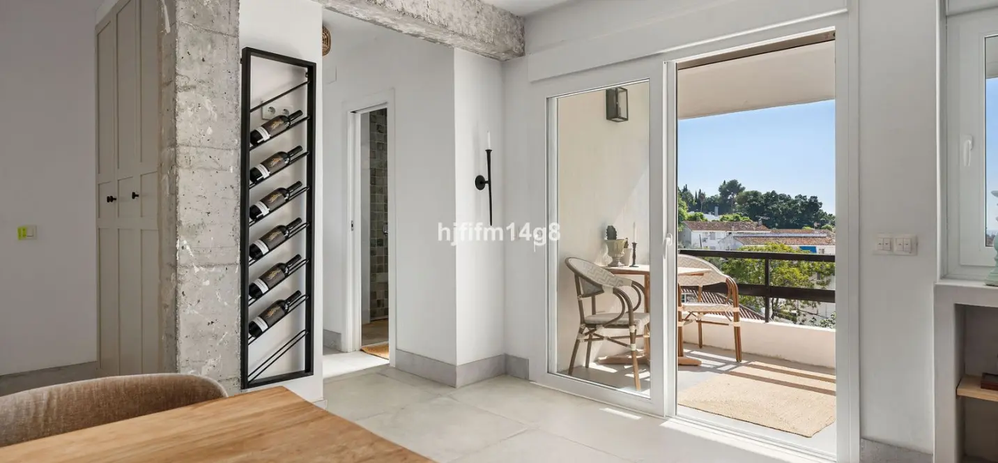 Sale of middle floor apartment in La Campana 1