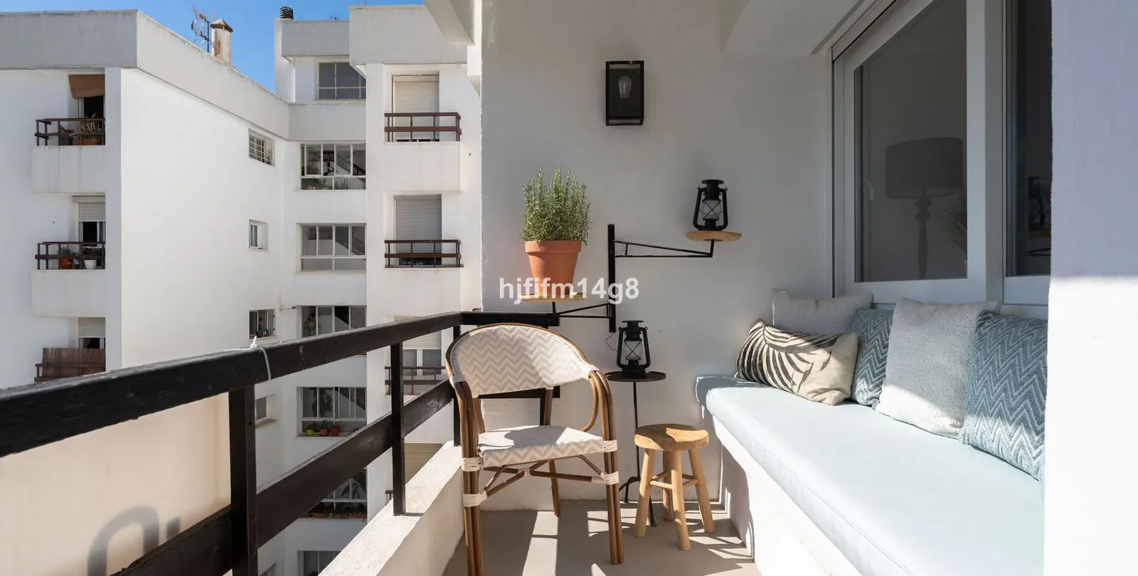 Sale of middle floor apartment in La Campana 3