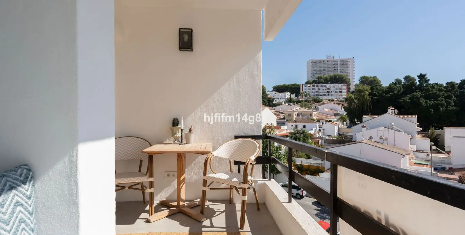 Sale of middle floor apartment in La Campana 4