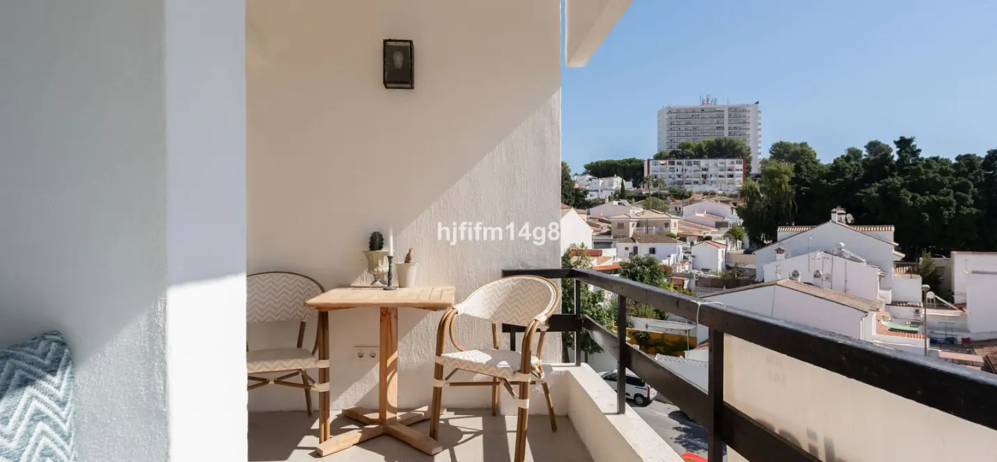 Sale of middle floor apartment in La Campana 3