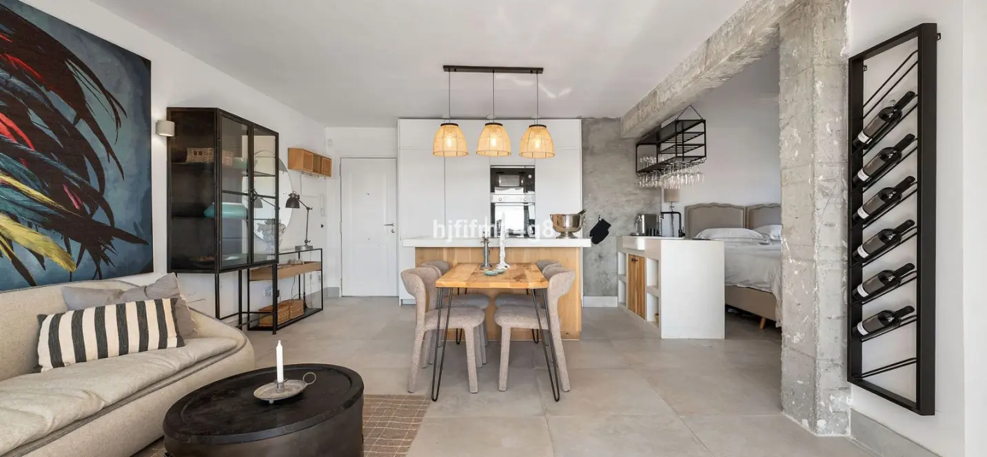 Sale of middle floor apartment in La Campana 4