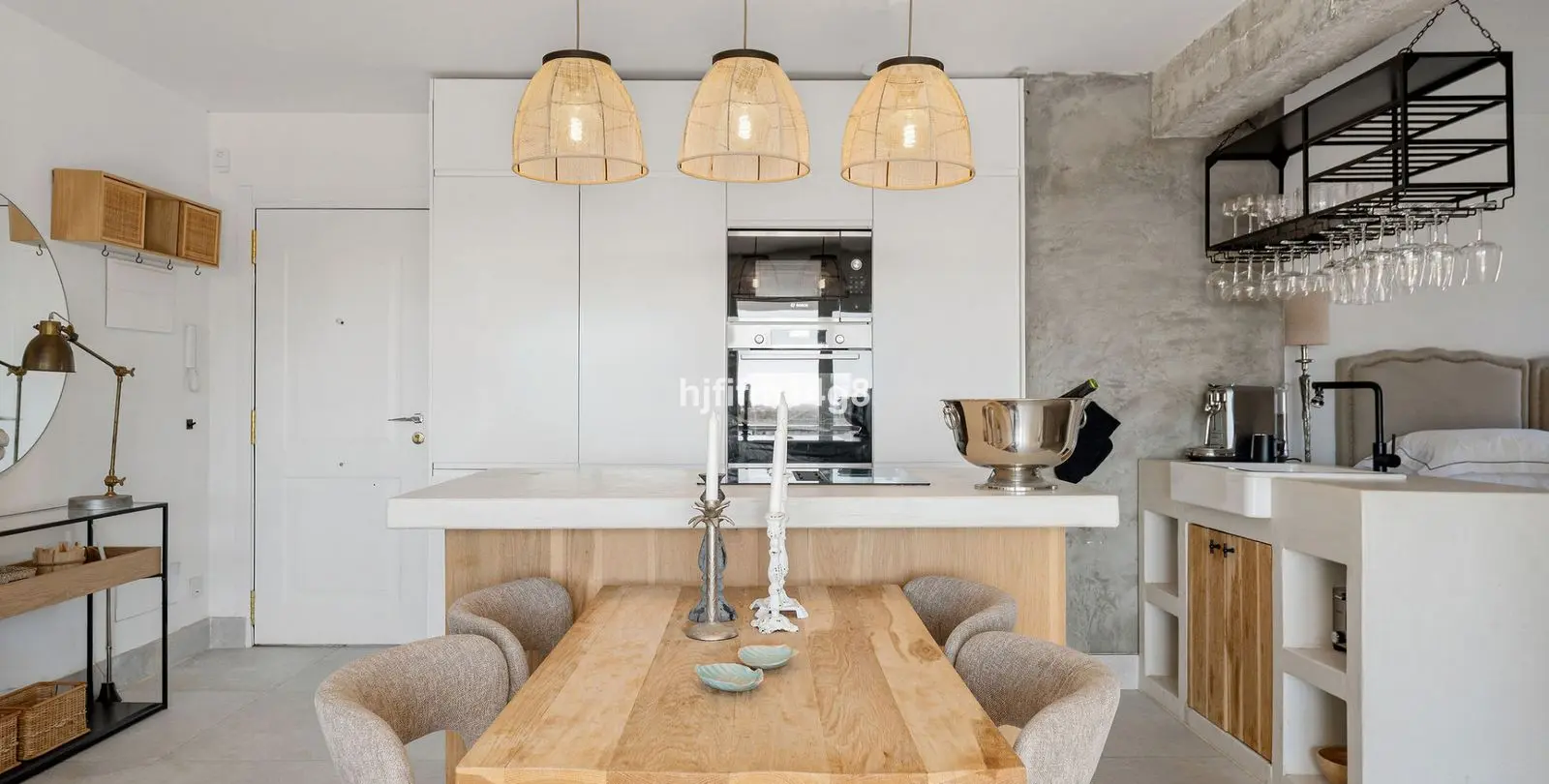 Sale of middle floor apartment in La Campana 7