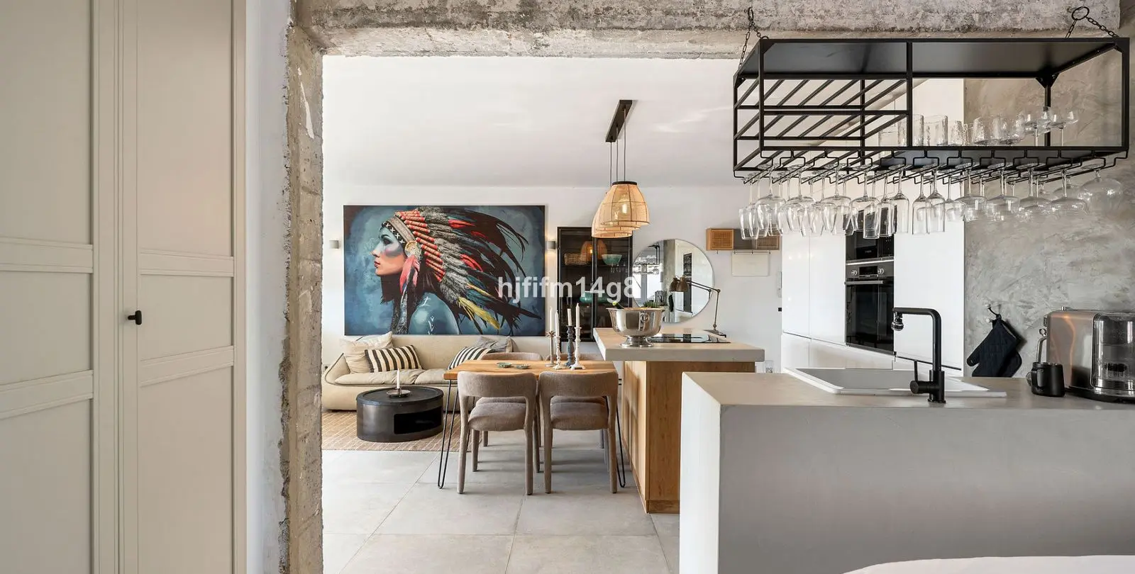 Sale of middle floor apartment in La Campana 8