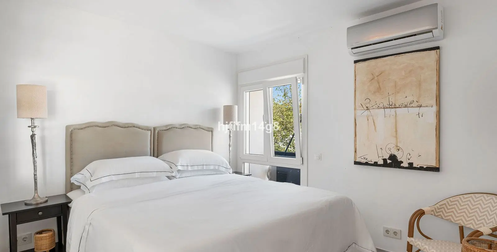 Sale of middle floor apartment in La Campana 11