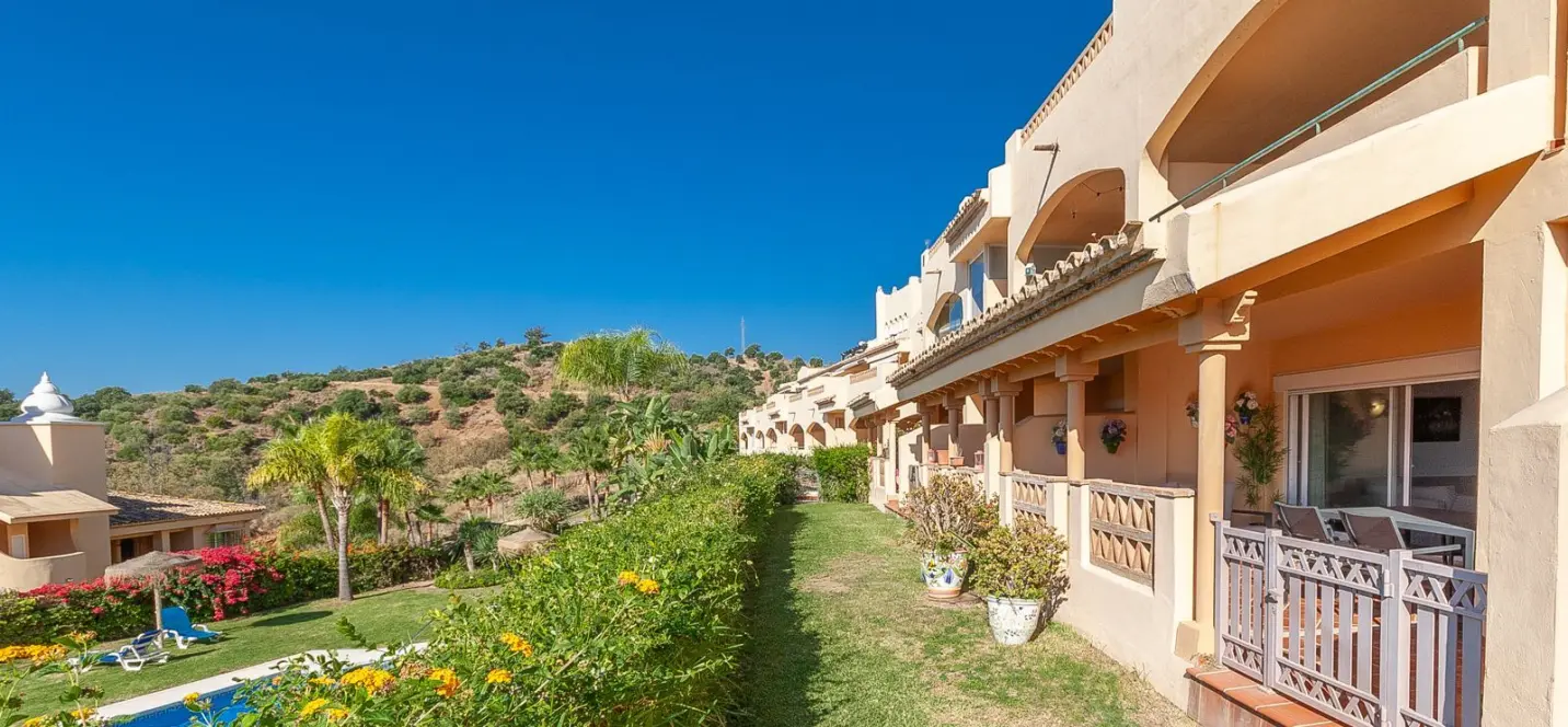 Sale of ground floor apartment in Elviria 0