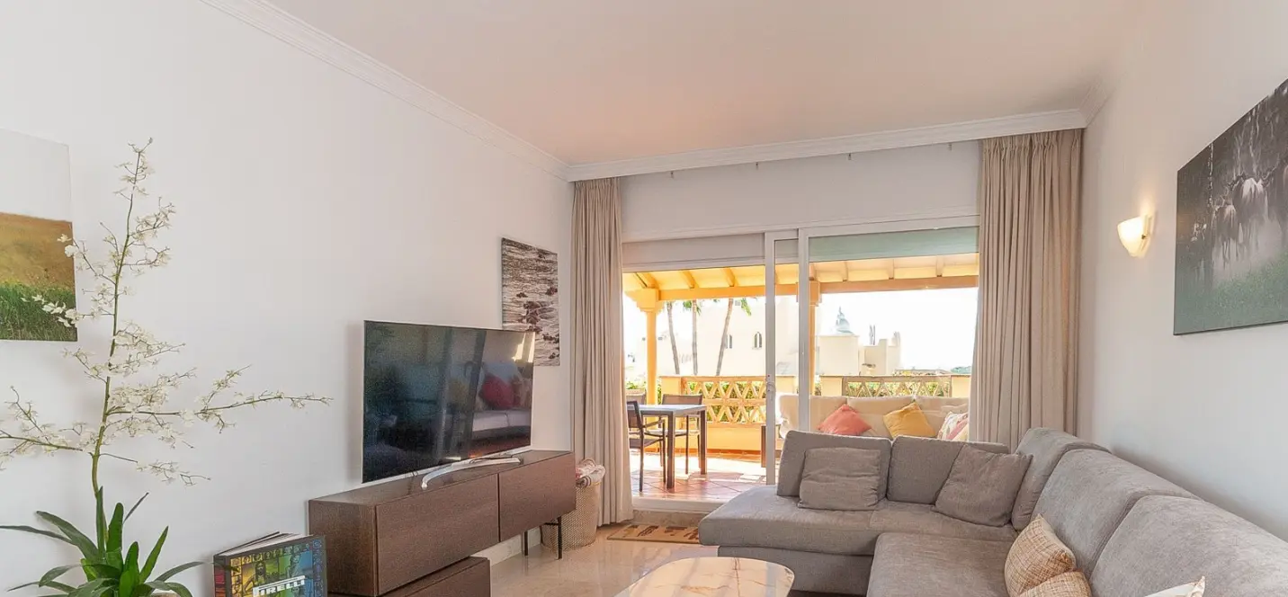 Sale of ground floor apartment in Elviria 3
