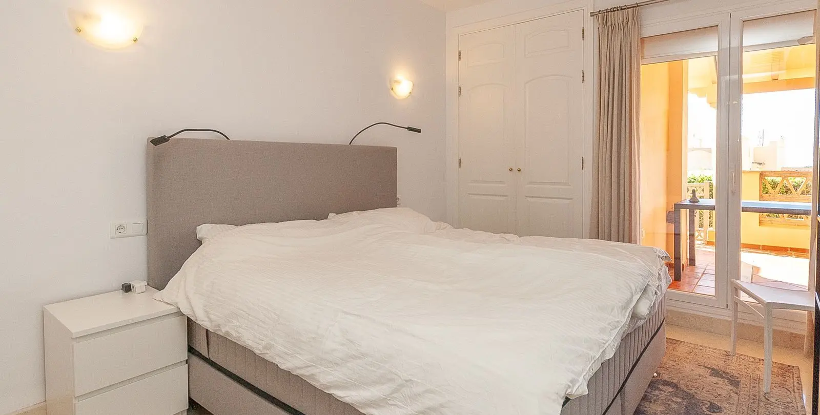 Sale of ground floor apartment in Elviria 6