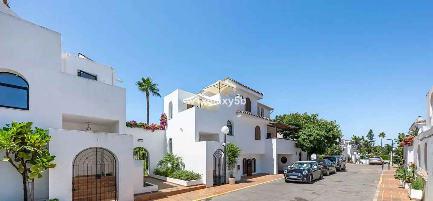 Sale of townhouse in Cancelada 1