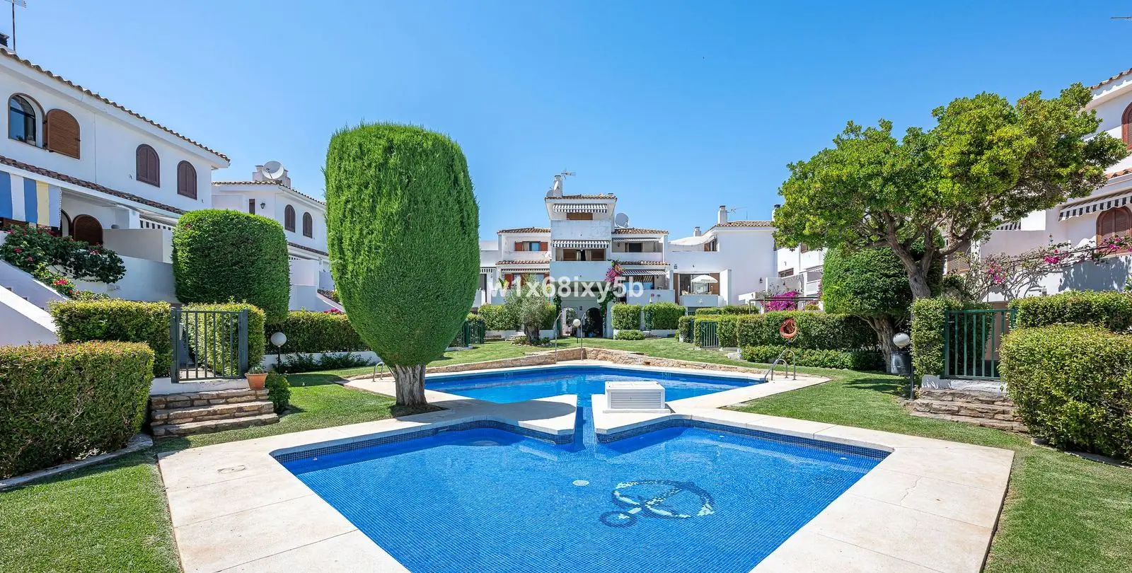 Sale of townhouse in Cancelada 32