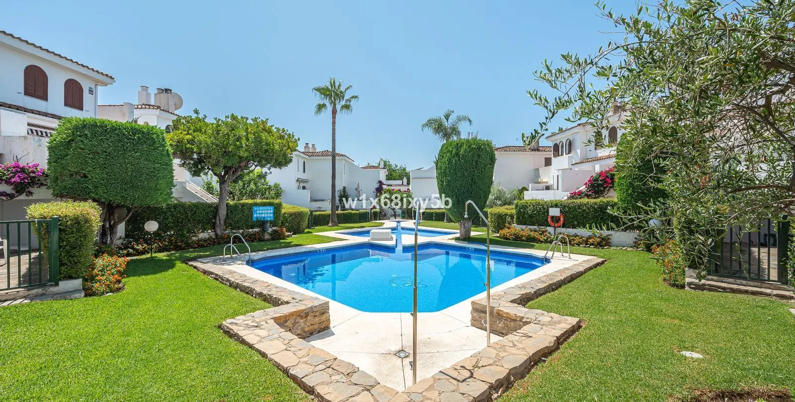 Sale of townhouse in Cancelada 33