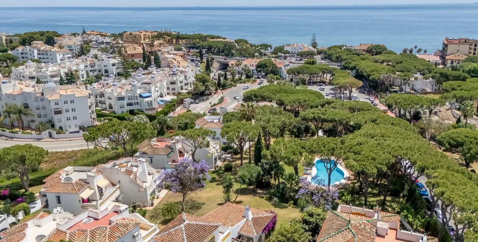 Sale of townhouse in Calahonda 1