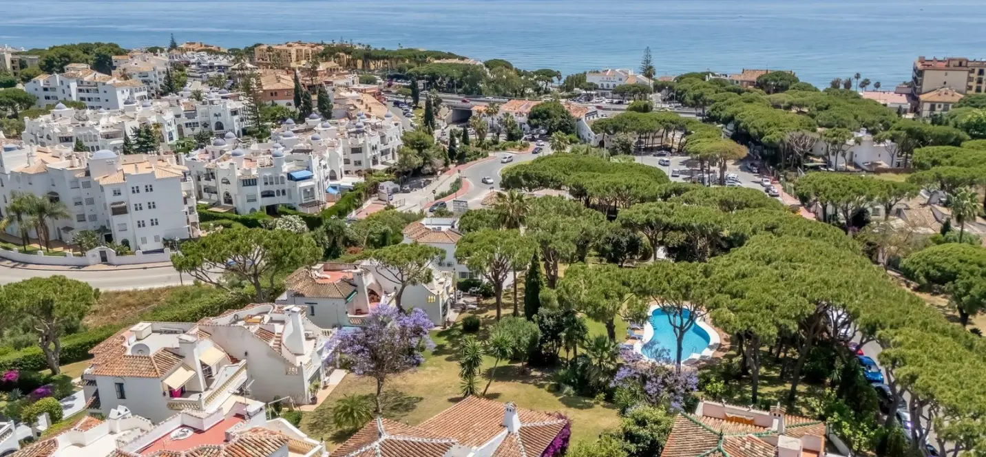 Sale of townhouse in Calahonda 0