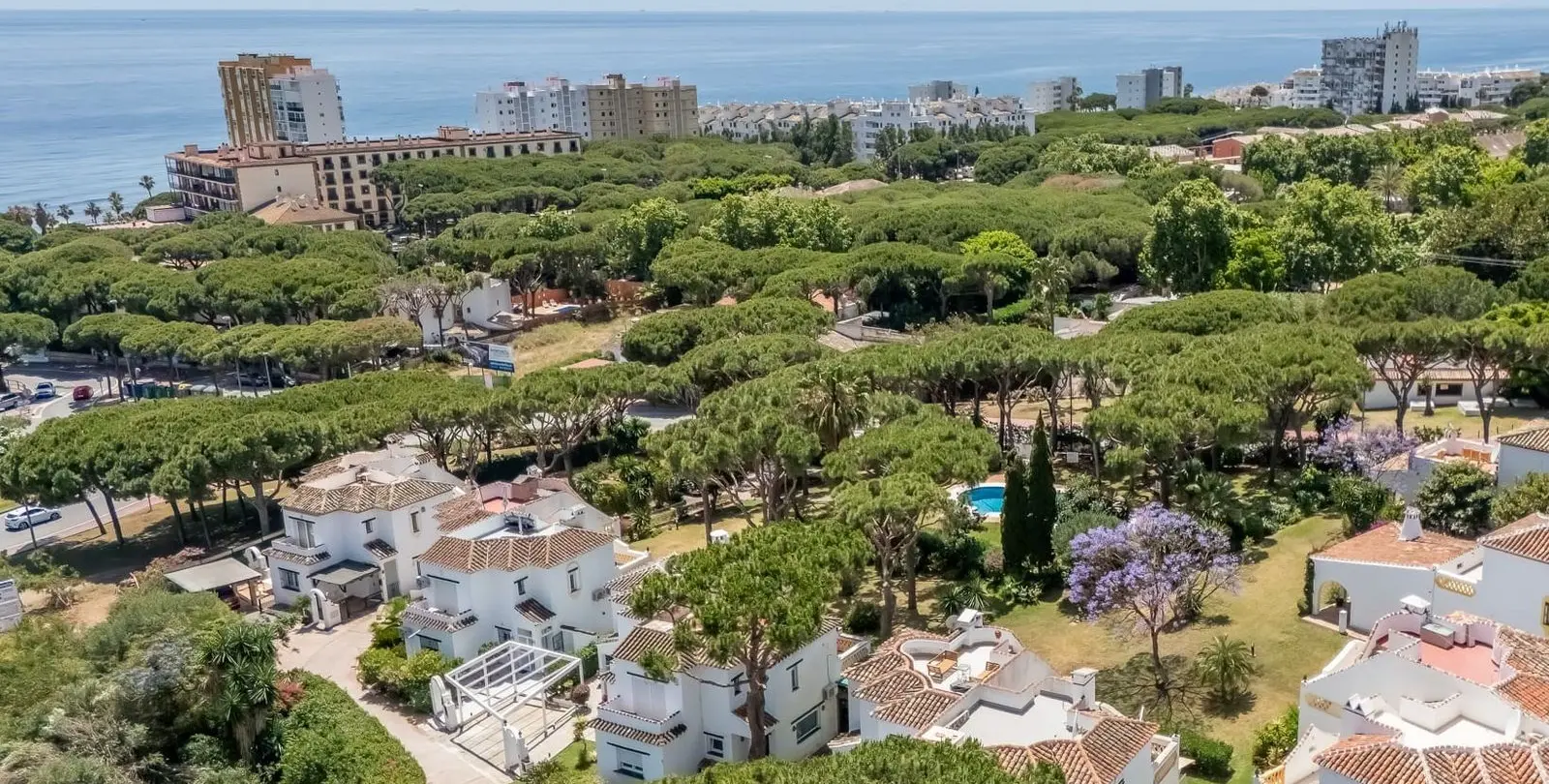 Sale of townhouse in Calahonda 2