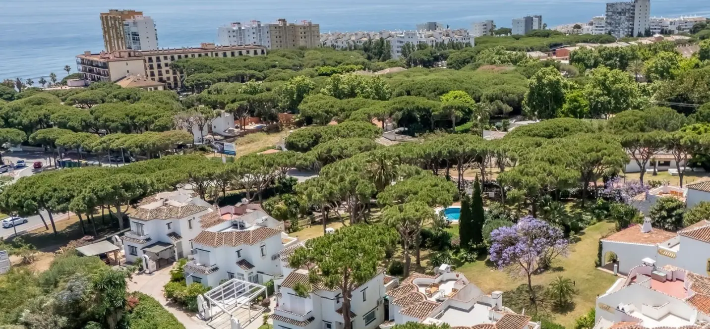 Sale of townhouse in Calahonda 1