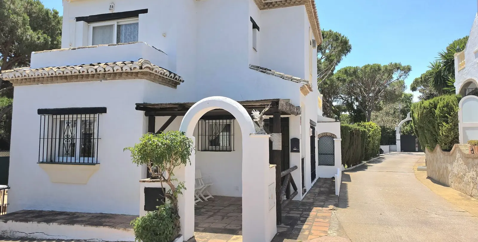 Sale of townhouse in Calahonda 4